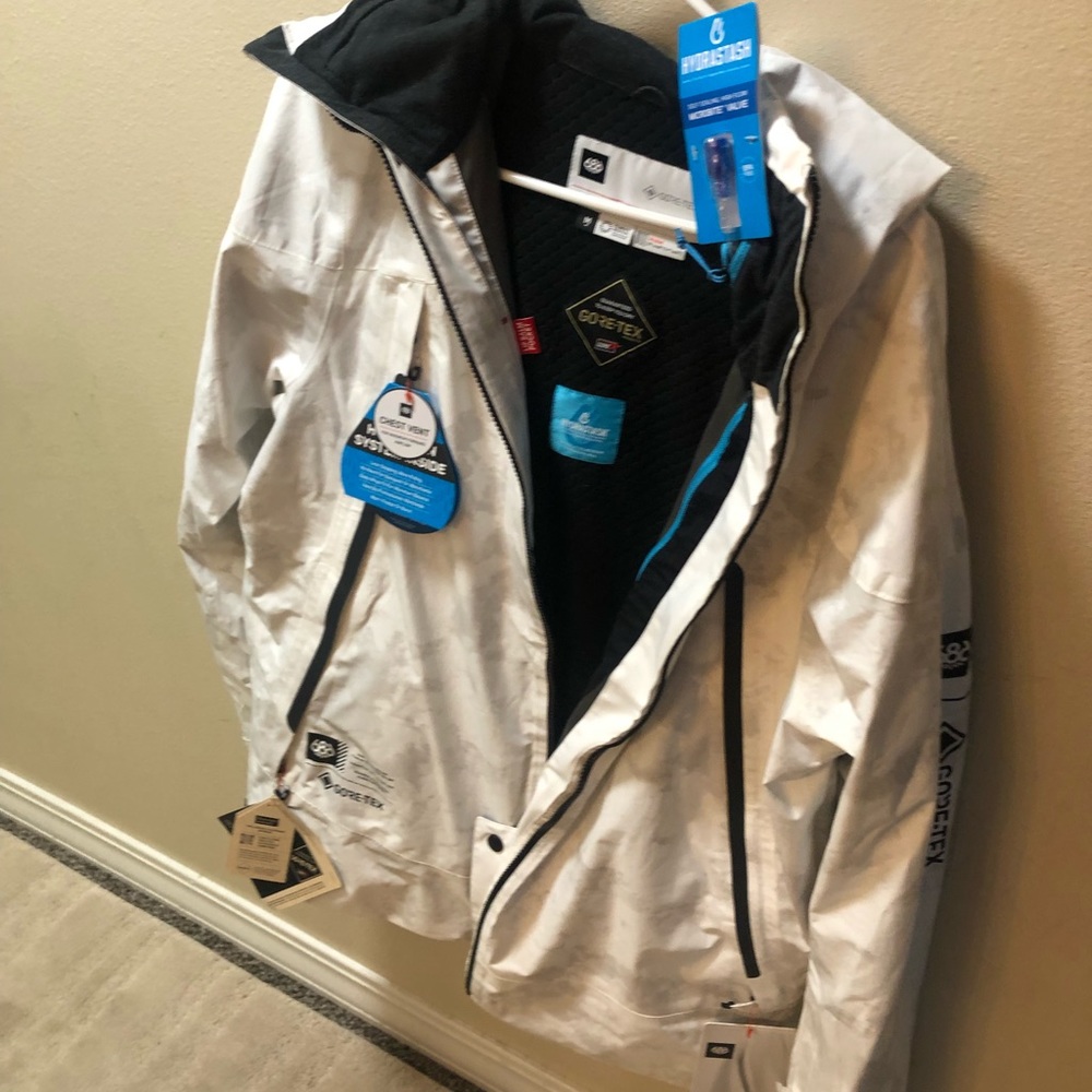 686 Gore Tex Coat - Men’s M Retail $469!!